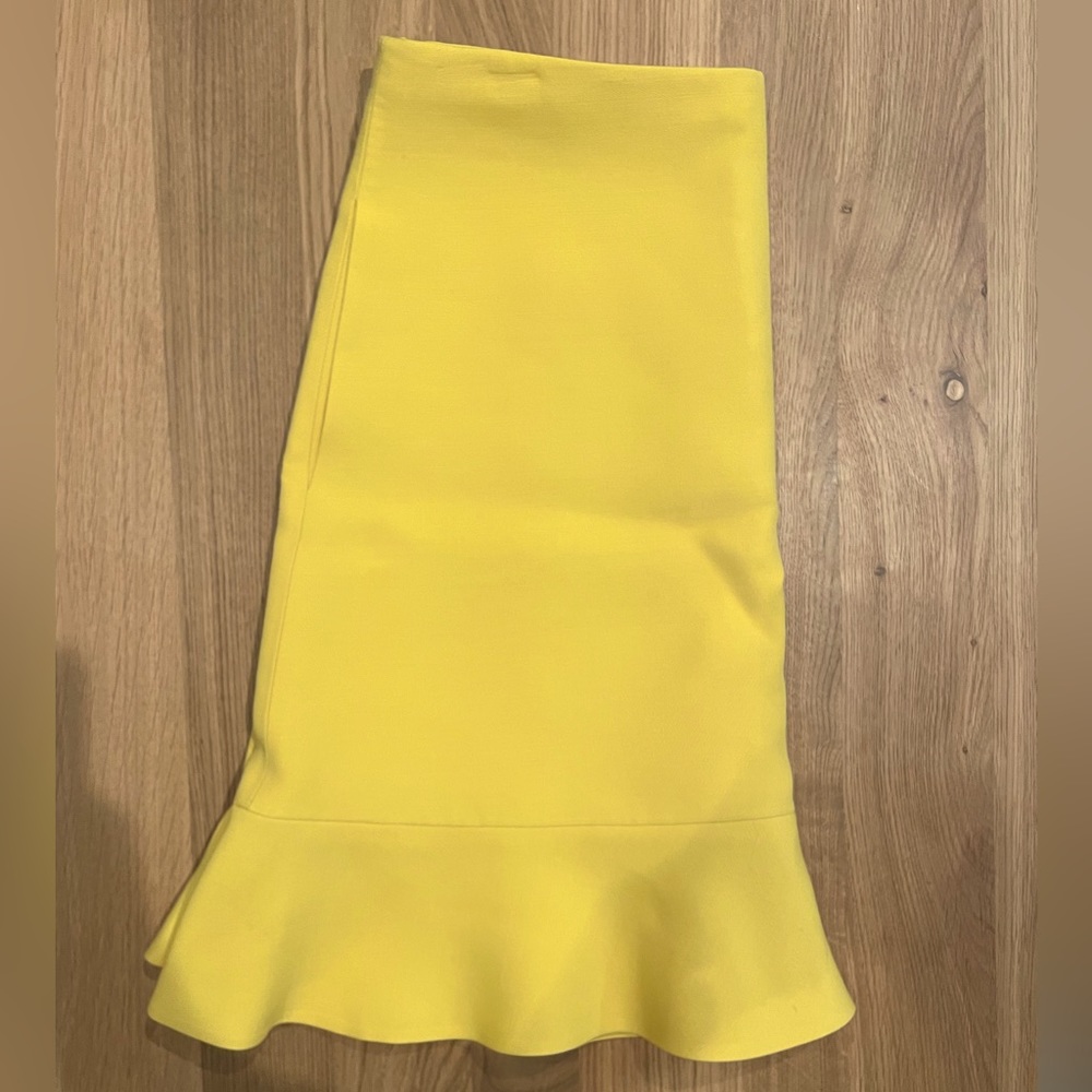 Valentino Skirt w pockets, Size 4, Yellow